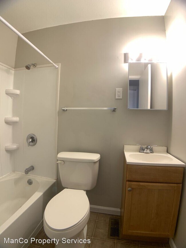Building Photo - 3 br, 1 bath House - 1589 Maumee Drive
