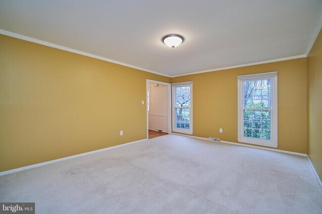 Building Photo - 2218 Abbotsford Dr
