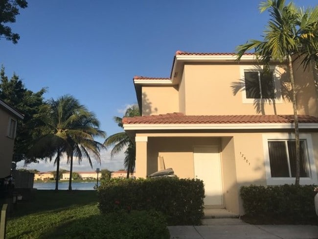 Building Photo - 17501 SW 140th Ct