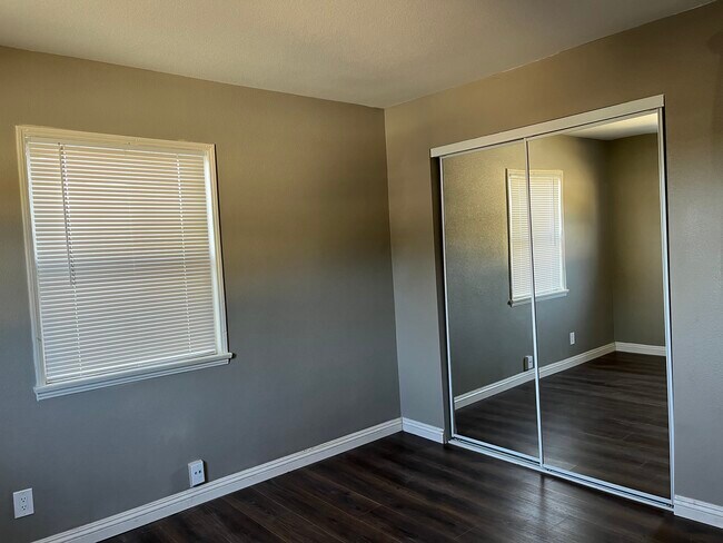 Building Photo - 1376 Villa St