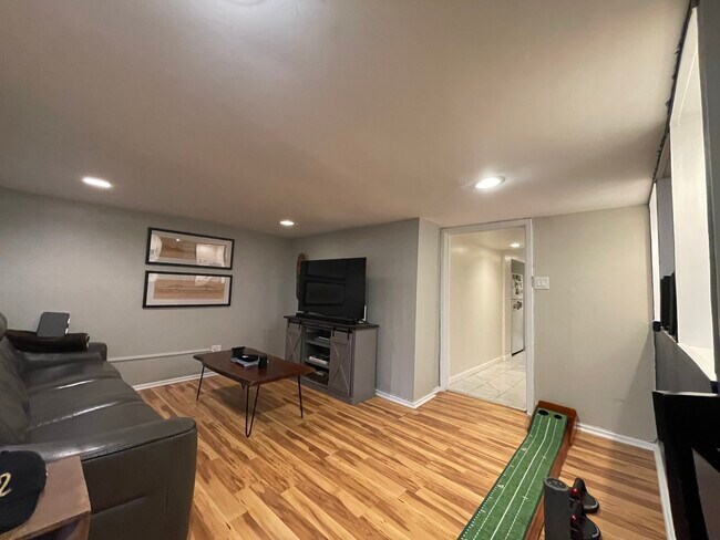 Foto del edificio - 2631 N Sheffield Ave