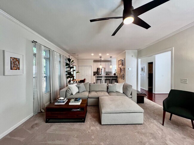 Foto del edificio - Charming 4 Bedroom home Near Virginia Beac...