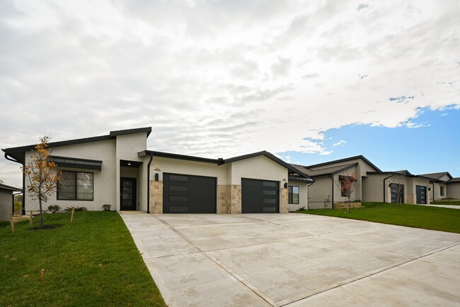 Foto del edificio - Two Bedroom Twin Villa with 1-Car Garage