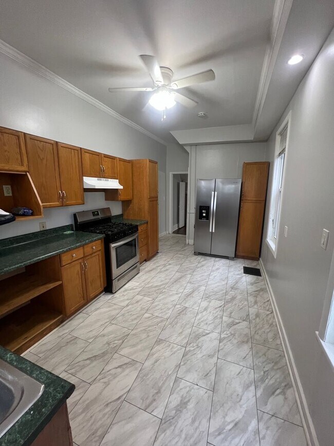 Foto del edificio - 4 Bedroom Home in Harrisburg City Coming S...