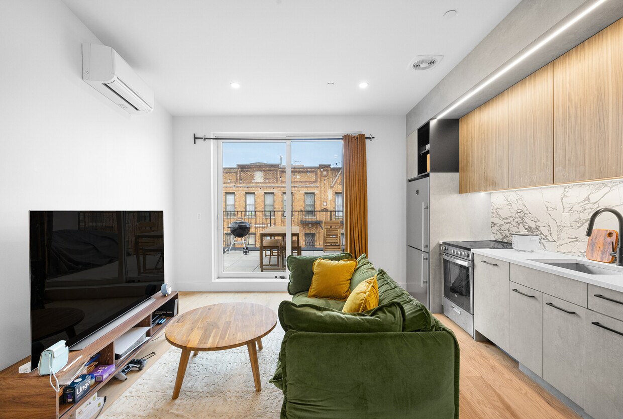Foto principal - 1526 Lincoln Pl