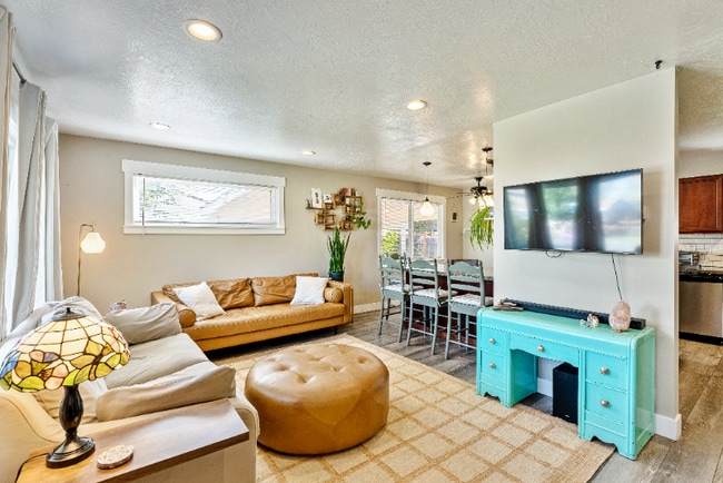 Photo - 1435 Nanette Dr House