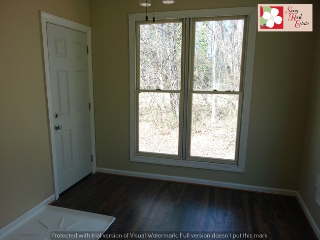 Building Photo - 108 Jamestown Rd