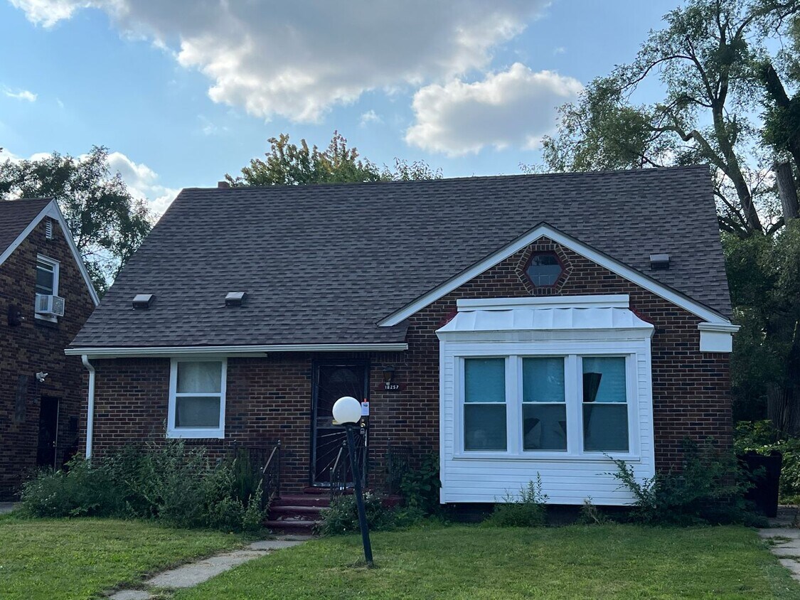 Foto principal - Beautiful Brick Bungalow - section 8 and o...