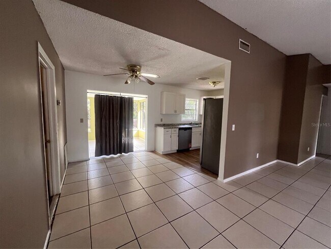 Foto del edificio - 214 Bluefield Ave