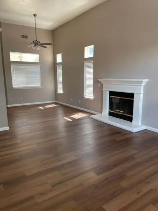 Building Photo - Hot Rental Alert! Gorgeous North Fresno Home!