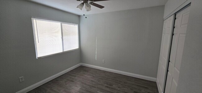 Foto del edificio - 1405 E Vegas Valley Dr