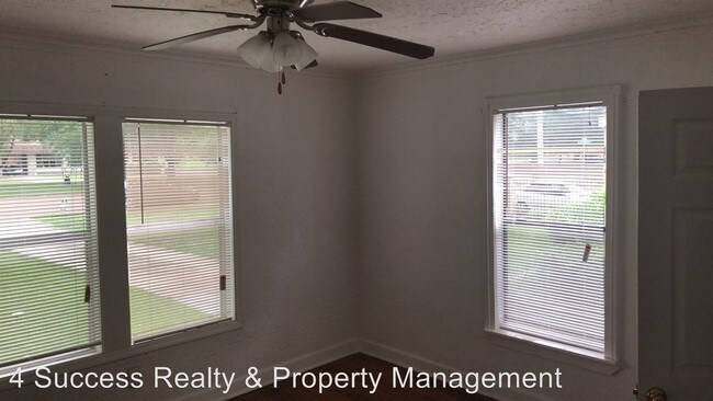 Building Photo - 3 br, 2 bath House - 1310 N Parkway