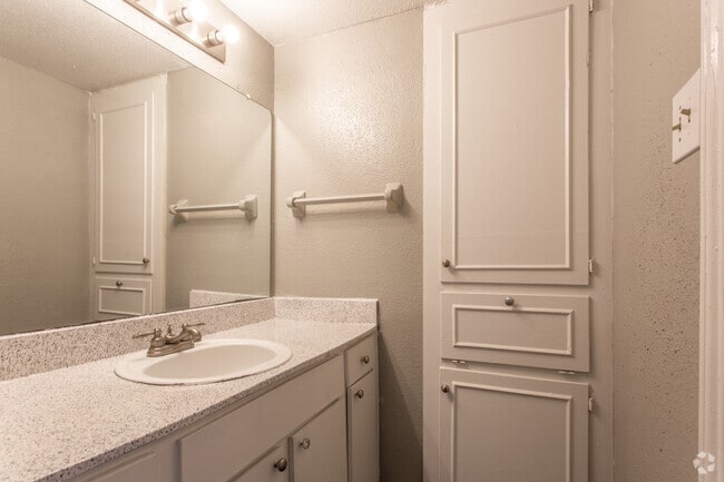 2 BR, 1 BA - 955 SF - The Park at Aviano