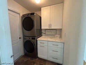 Building Photo - 4104 SW 15th Ave