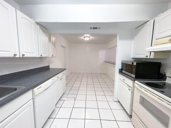 Foto del edificio - 5970 NW 28th St