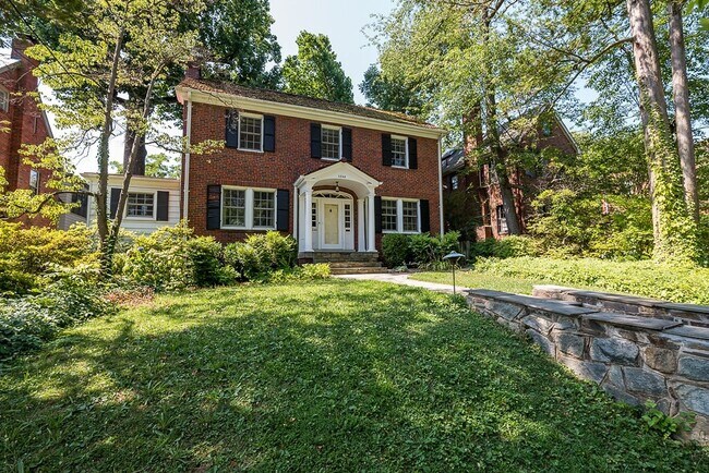 Building Photo - Grand Center Hall Colonial w/4 Finished Le...