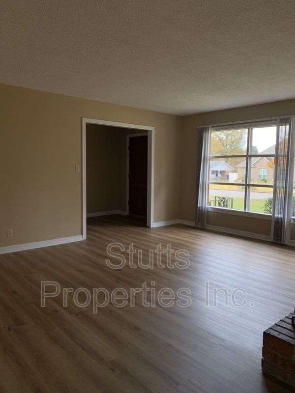 Foto del edificio - 2224 Bower Dr