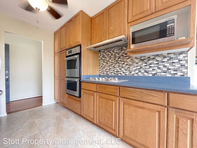 Building Photo - 4 br, 2 bath House - 682 Akoakoa Street