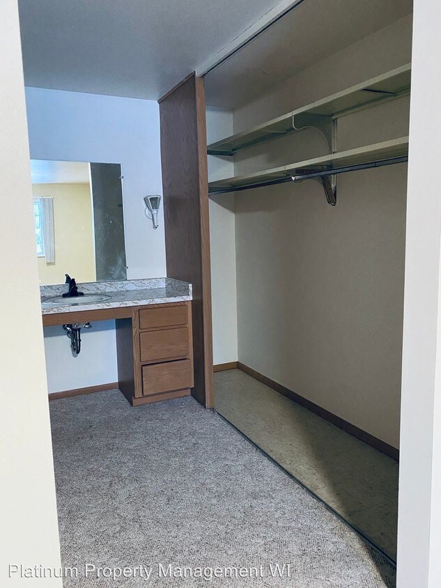 Foto del edificio - 2 br, 1 bath Apartment - 1601 E 10th Street