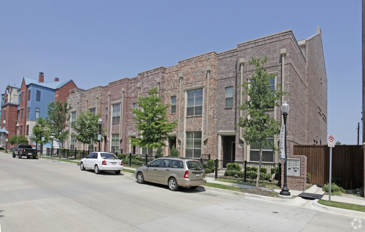 Building Photo - Uptown Apartments