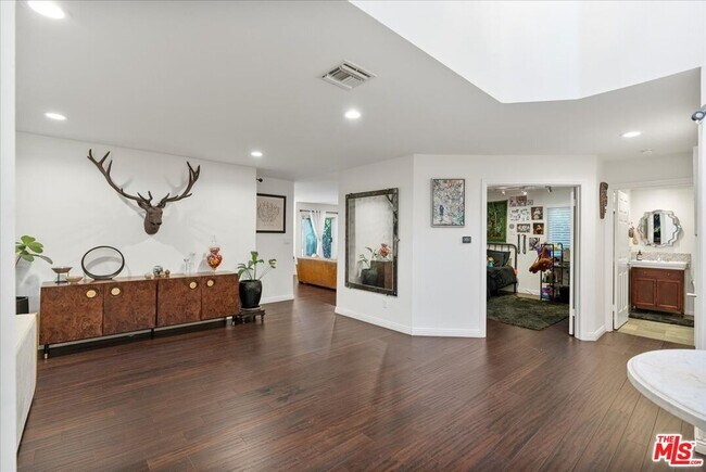 Foto del edificio - 12834 Landale St