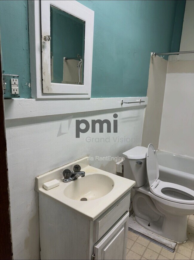 Foto del edificio - 601 Monroe Ave