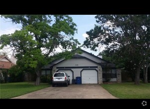 Building Photo - 6101 Parkwood Dr