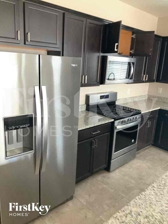 Foto del edificio - 29490 W Mitchell Ave