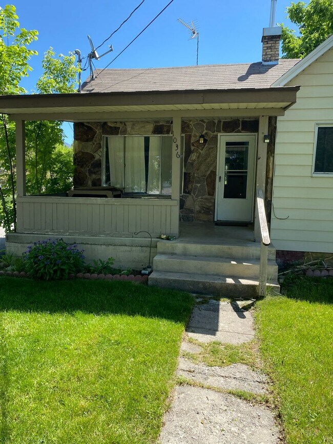 Foto del edificio - Great 2 br 1 bath House. Pet Friendly.  Available for December move in!