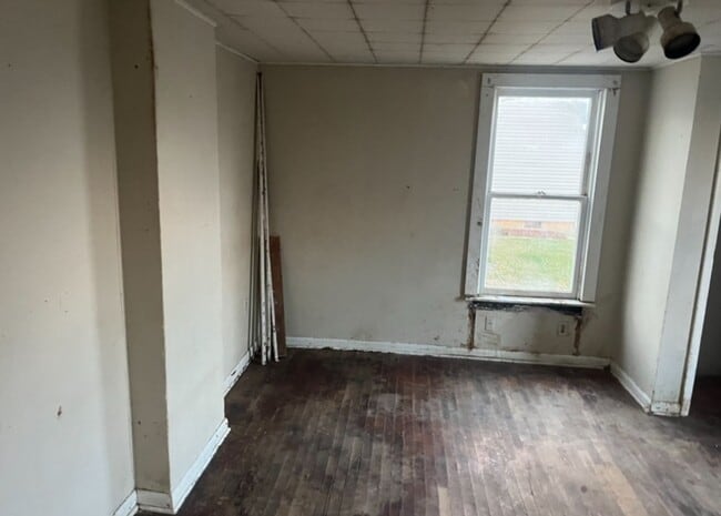 Building Photo - 303 Cardinal St