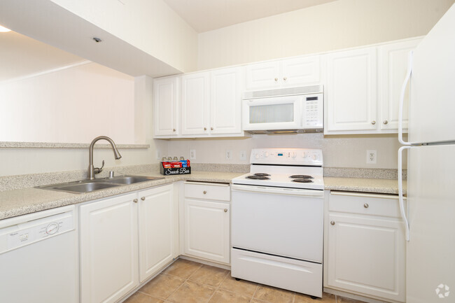 1BR, 1BA - 765SF - Kitchen - The Fremont Building