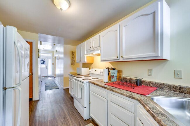 Building Photo - 504 Center St