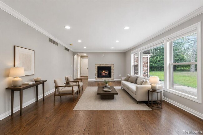 Foto del edificio - 1592 Lone Pine Rd