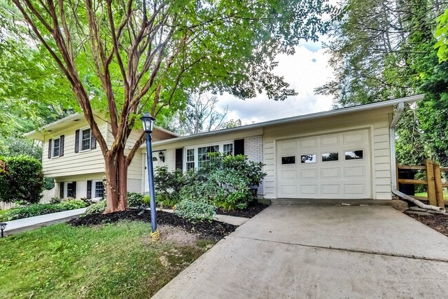 Nice SF 4bed+ 3 bath / close to Metro - Nice SF 4bed+ 3 bath / close to Metro House