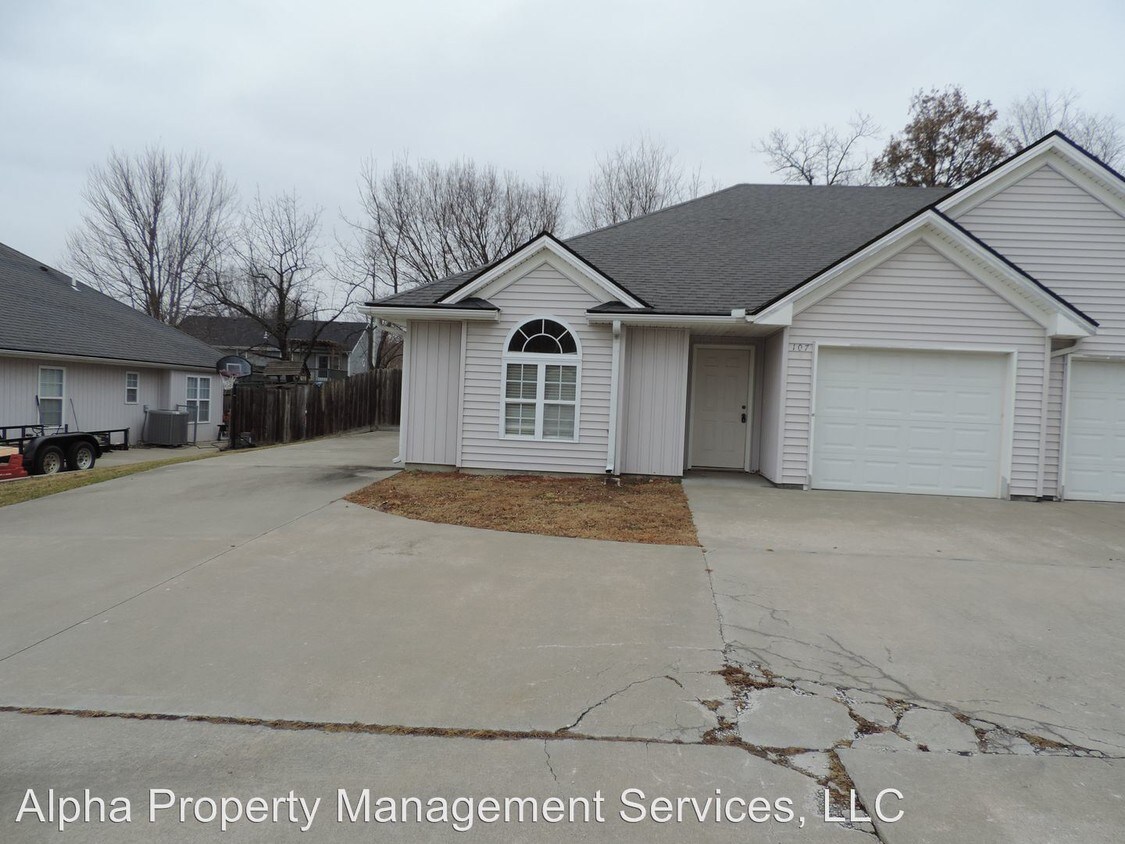 Primary Photo - 107 SE 601st Rd