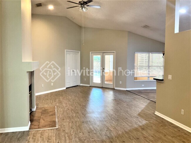 Building Photo - 3620 Seminole Dr