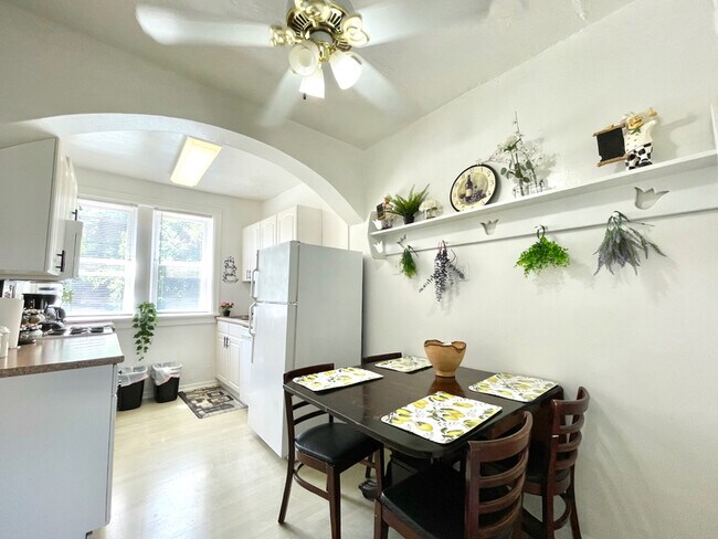 Foto del edificio - 6651 Berthold Ave