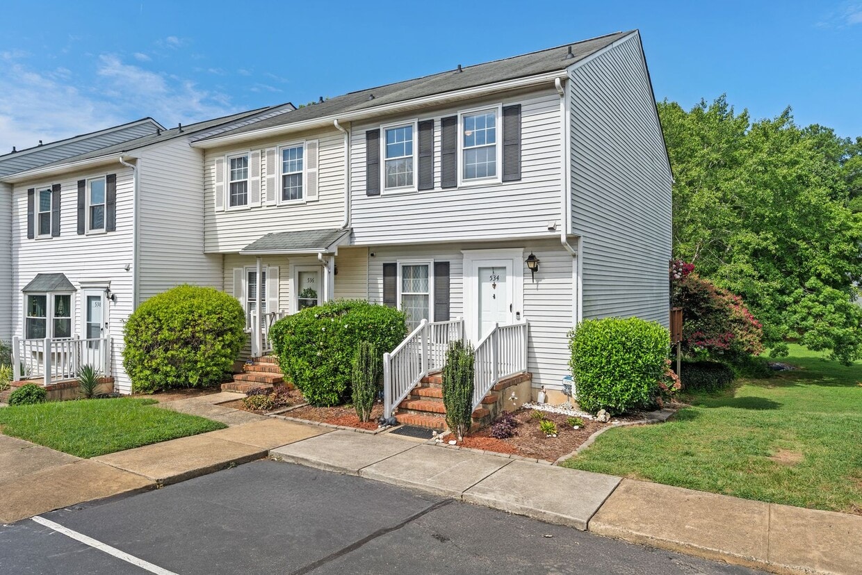 Primary Photo - Spacious 3-Level Townhome Minutes from Dow...