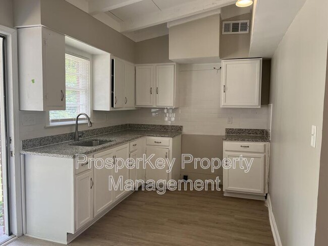 Building Photo - 185 Wickham Dr