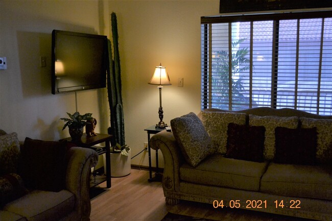 Foto del edificio - 1440 N Idaho Rd