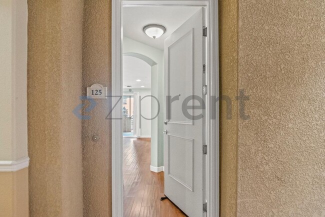 Building Photo - Unit 125