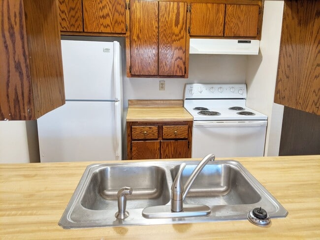 Building Photo - 1 Bedroom Apartment in Lonsdale Main Level