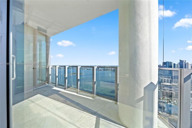 Foto del edificio - 2900 NE 7th Ave