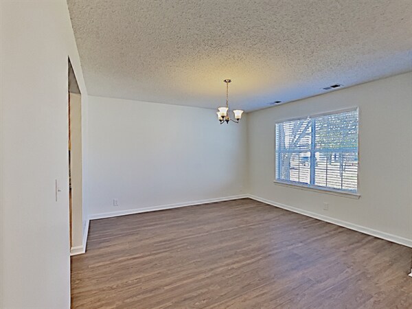 Building Photo - 1602 Beaconcrest Cir