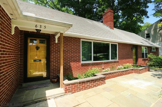 Building Photo - 635A-side W Nittany Ave