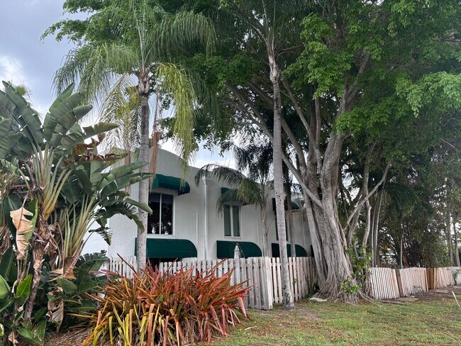 Foto del edificio - 690 SE 23rd Ave