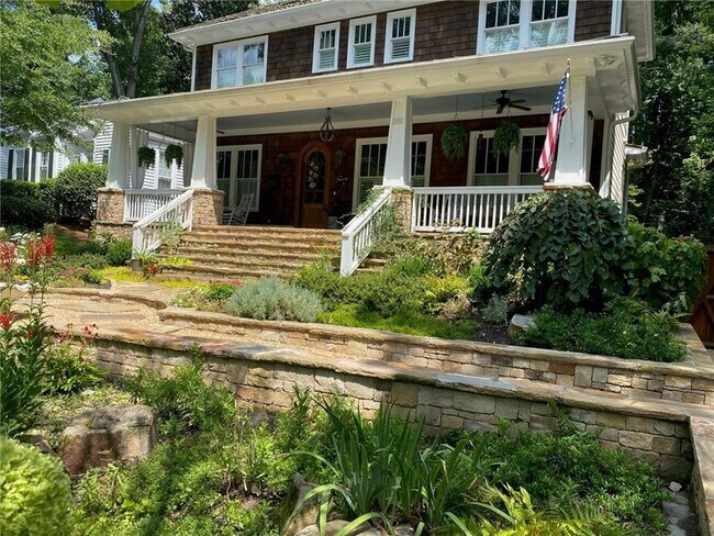 Foto del edificio - 1891 Ardmore Rd NW