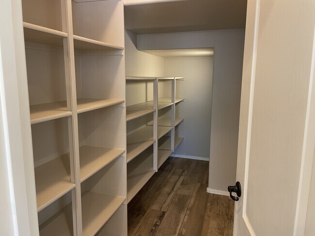 Foto del edificio - 4233 W Winston Dr