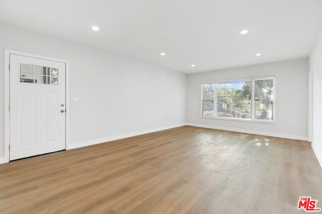 Foto del edificio - 4541 W 2nd St