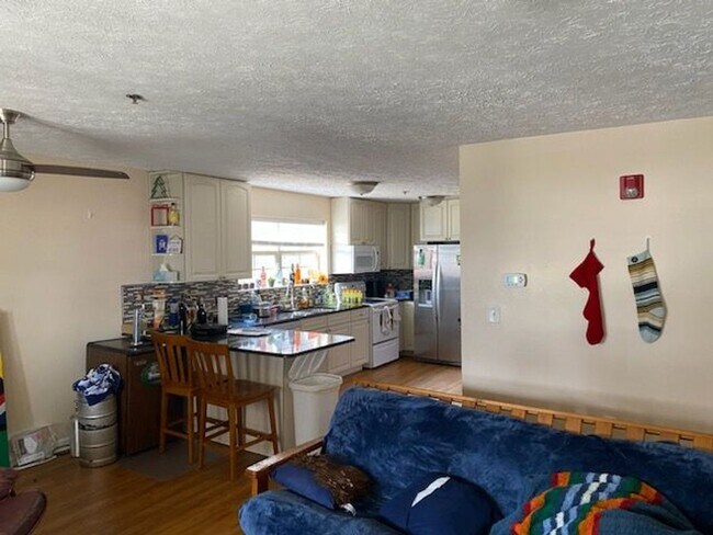 Foto del edificio - Renaissance II Condominiums: Available Fal...
